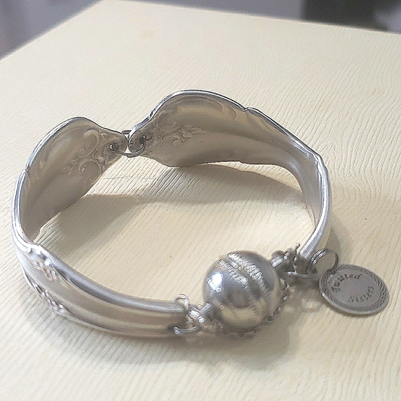 TWISTED SISTERS SILVER SPOON BRACELET - Picture 6 of 6